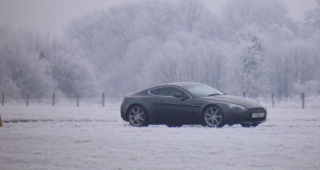 Aston Martin V8 Vantage track
