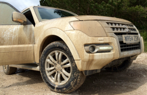 2015 Mitsubishi Shogun LWB mud front