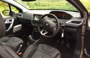 2015 Peugeot 208 PT 82 inside