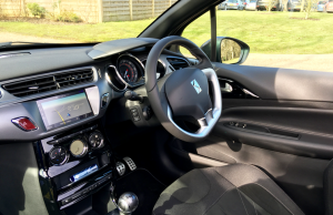 2016 DS 3 Cabrio inside