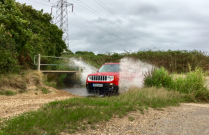 2016-jeep-renegade-off-road