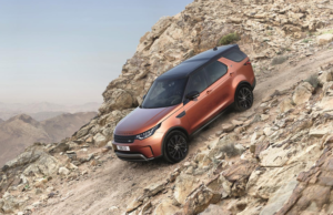 2017 Land Rover Discovery off road