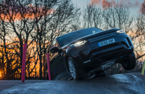 2017 Land Rover Discovery climb