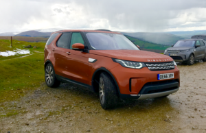 2017 Land Rover Discovery mountain